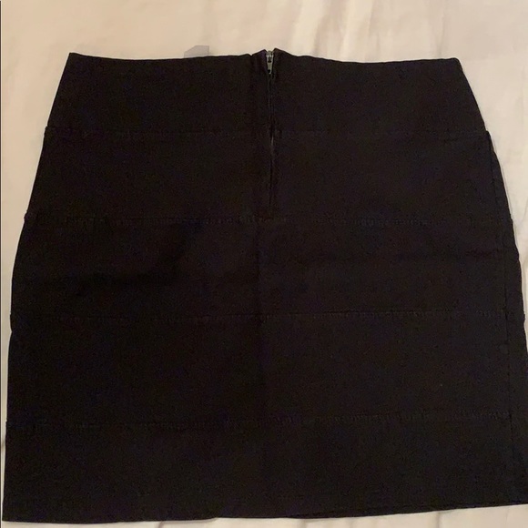 Pants, shorts, and skirt - Picture 4 of 13